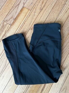 lululemon athletica Black Athletic Capri Leggings 6